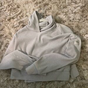 ALO Yoga Muse Cropped Hoodie S